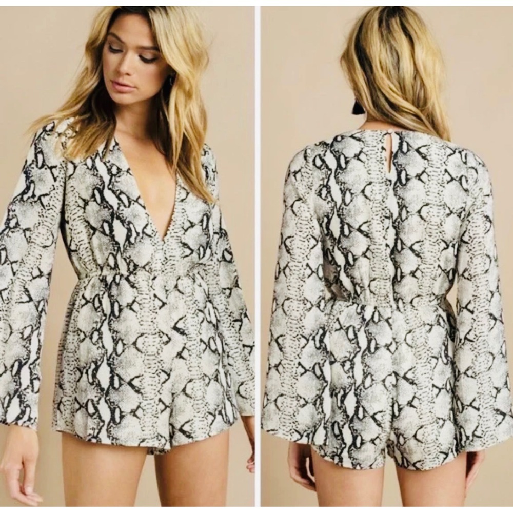 Tobi Snakeskin Print Romper Deep V Neck Bell Sleeve Elastic‎ Waist Party xsmall